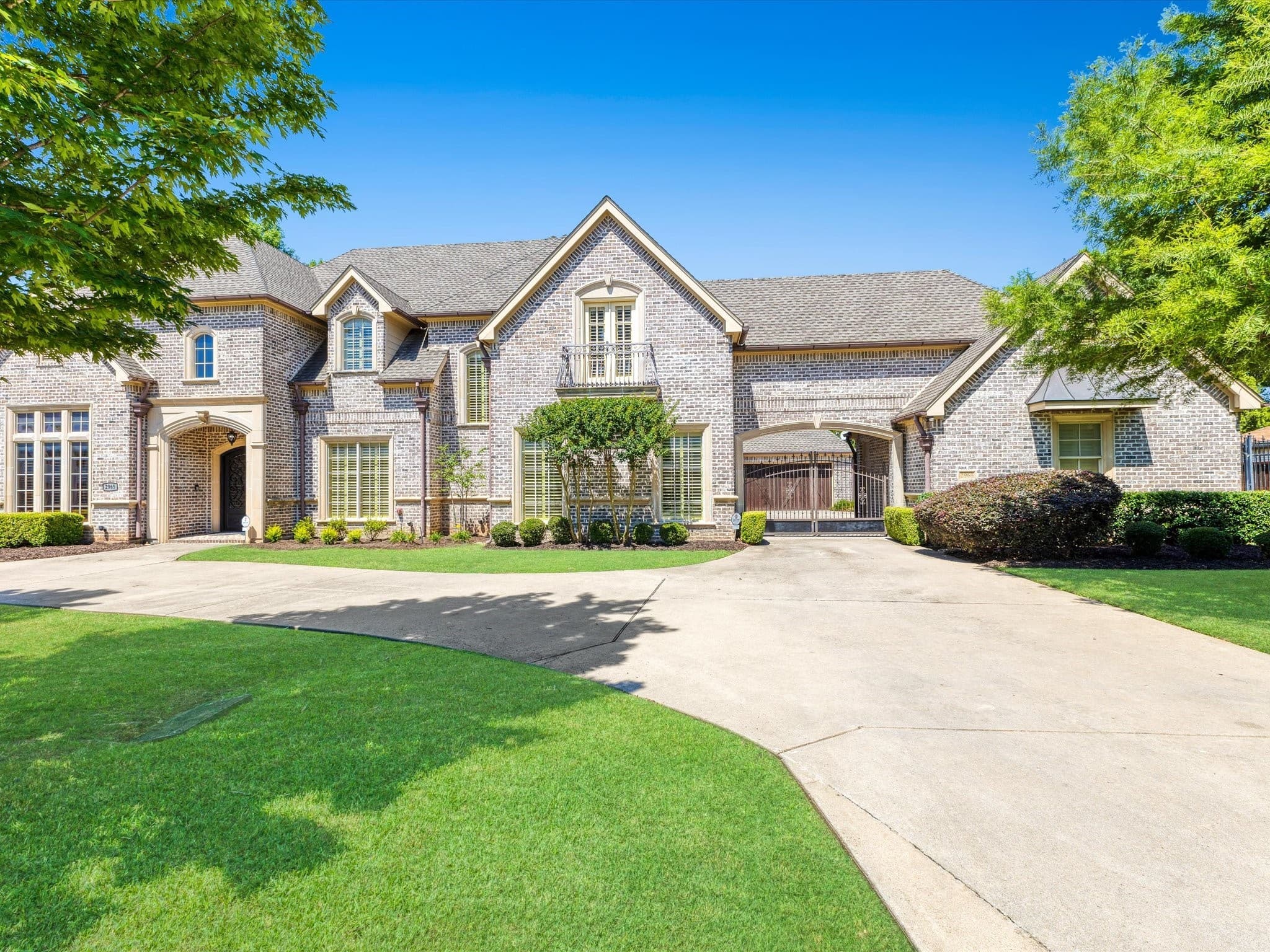 Artificial turf installation in Farmers Branch, TX